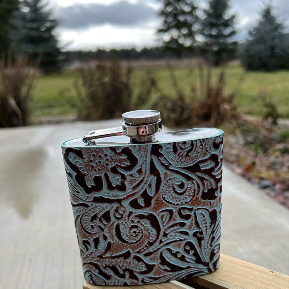 🎁Gift New Hip Flask 6 oz Myra Bag Stainless Genuine Embossed Leather Turquoise - Picture 2 of 3